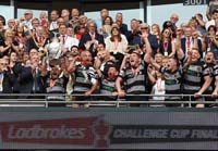 HullFC-TrophyLift1-26-0817mm