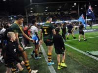 AustraliaPlayers-TakeField2-15-1022