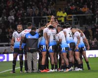 FijiPlayers-Praying1-15-1022