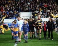 BothTeams-TakeField3-5-1025